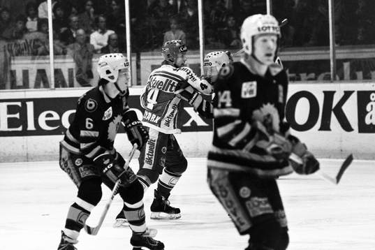 Frölundas Robert Nordmark i mitten