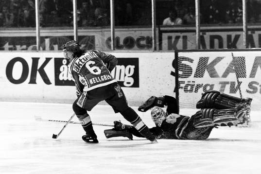 Krister Kjellgren, Frölunda framför Mats Abrahamsson,