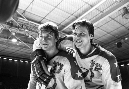 Tvåmålsskyttarna i matchen fr. v Thomas Steen och Jan