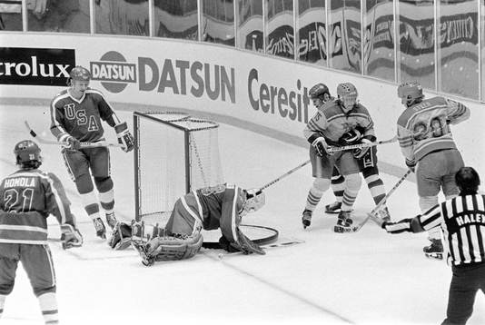 Mats Näslund och Thomas Steen bak målet