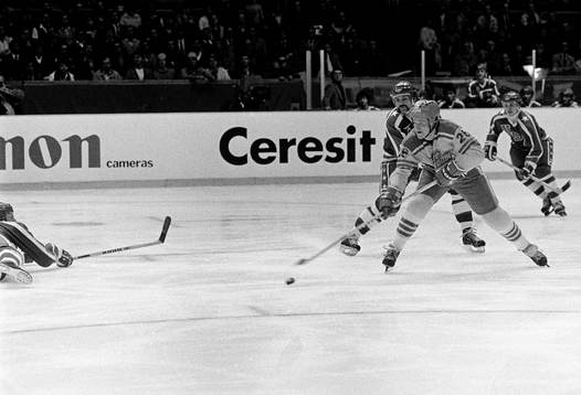 Göran Lindblom med pucken