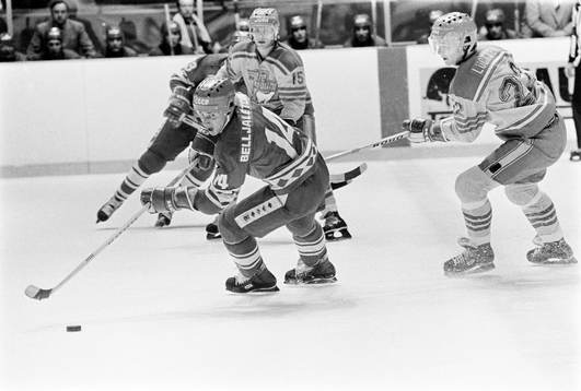 Zinetula Biljaletdinov med pucken och Harald Lückner. I