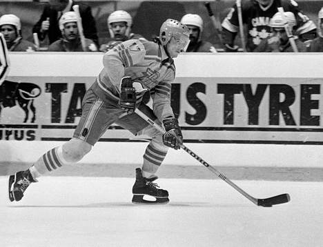 Anders Håkansson med pucken