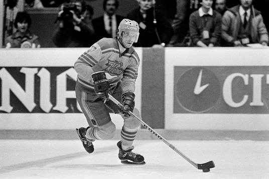 Anders Håkansson med pucken