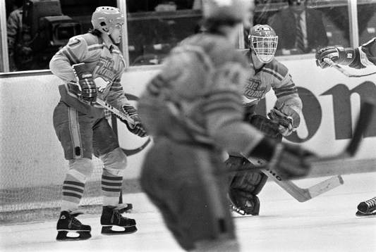Tommy Samuelsson och Peter Lindmark, målvakt i Sverige