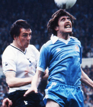 Paul Power, Manchester City vinner nicduell mot Roberts,
