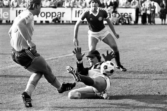 Torbjörn Persson, Sverige oroar danmarks målvakt Alex