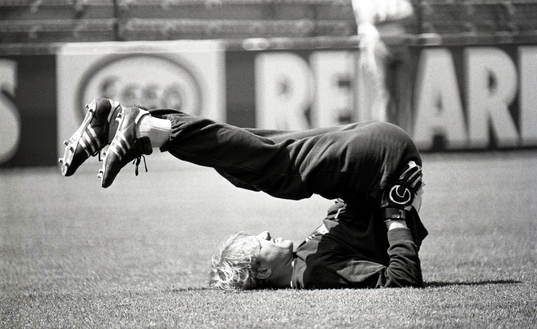 Thomas Ravelli, målvakt. Stretch