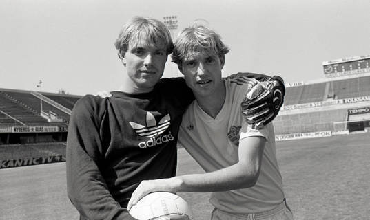 Thomas Ravelli, målvakt och Andreas Ravelli