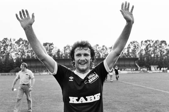Jönköpings målskytt Gary Watson jublar