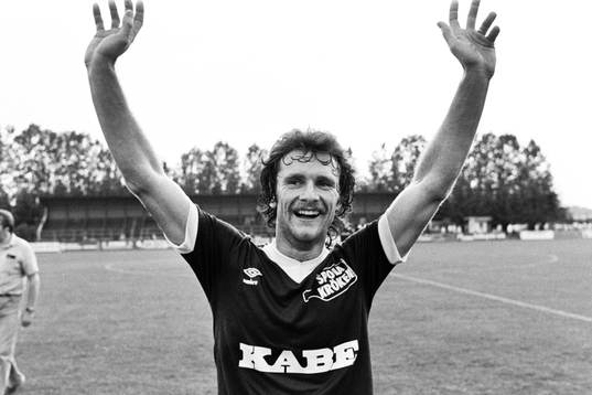 Jönköpings målskytt Gary Watson jublar