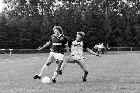 Hässleholms Bo Eriksson med en glidtackling