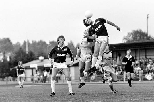 Gary Watson, Jönköping vinner en luftduell mot