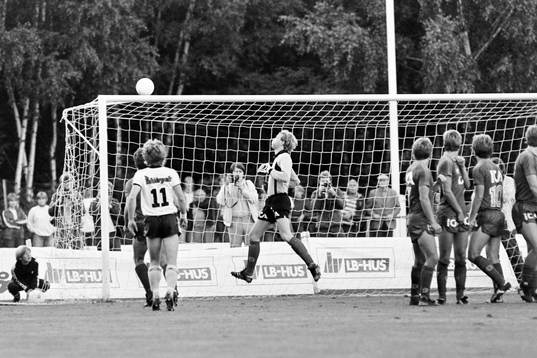 Bläddra bland fler bilder av Fotboll, Svenska Cupen, Bromölla - Öster, 1-1