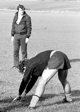 Manager David Pleat of Luton overseeing a training session