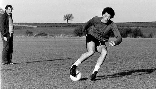 Manager David Pleat watching Steve White