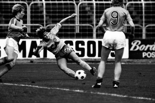 Pia Sundhage, Sverige