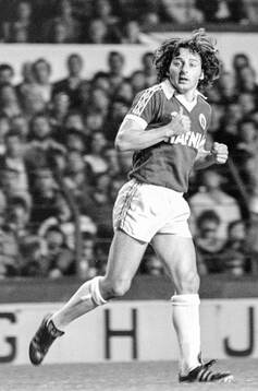 Everton - Notts County: Evertons Mickey Thomas