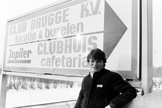 Peter Nilsson utanför arenan