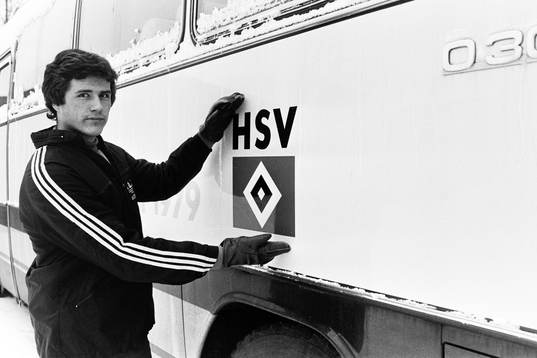 Glenn Hysén vid spelarbussen