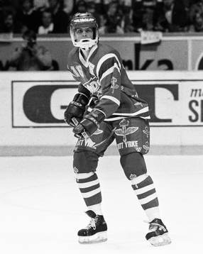 Michael Hjälm, Modo