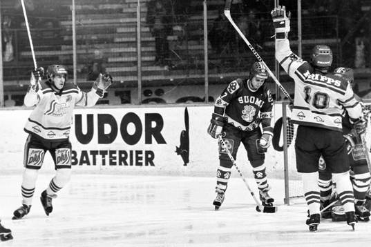 Mikael Andersson och Tommy Själin, Sverige jublar