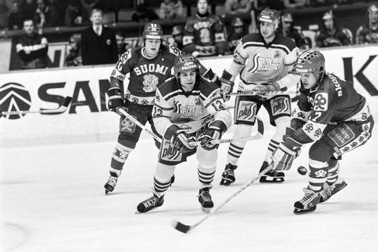 Mats Ulander, Sverige i kamp om pucken