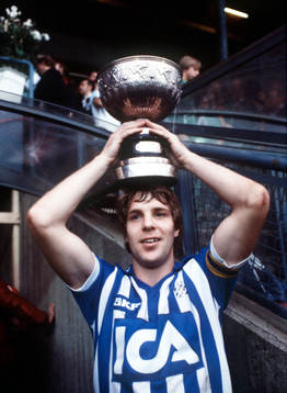 Lagkapten Conny Carlsson, med SM-bucklan