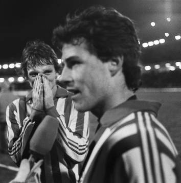 Glenn Hysén intervjuas, i bakgrunden Torbjörn Nilsson,