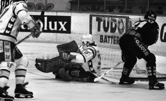 Göte Wälitalo, målvakt, Björklöven och Peter Gradin,