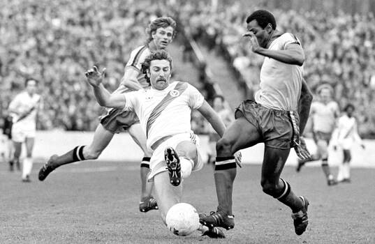 Jim Cannon of Crystal Palace against Watfords Luther