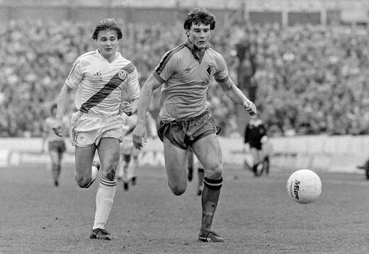 Crystal Palaces Kevin Mabbutt, Watfords Steve Terry