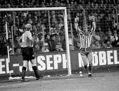 Dan Corneliusson Göteborg har kvitterat till 1 - 1. Ronnie