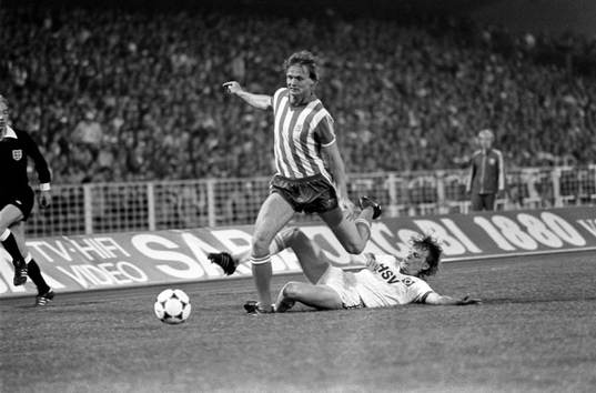 Torbjörn Nilsson med bollen