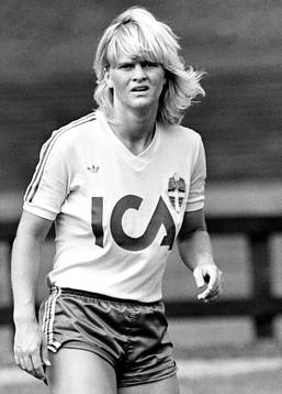 Karin Åhman, Sverige
