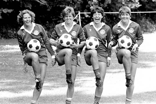 XX, Birgitta Söderström, Karin Ödlund och Pia Sundhage i