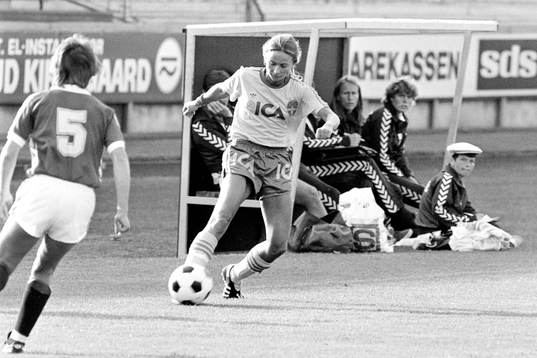 Anette Nicklasson, Sverige med bollen