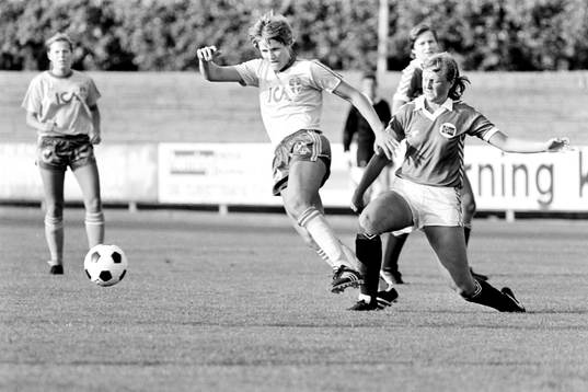 Pia Sundhage, Sverige