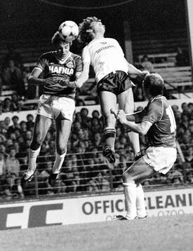 Evertons Billy Wright, Aston Villas Dennis Mortimer