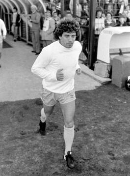 Kevin Keegan of Newcastle enters the pitch