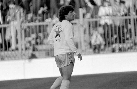 Kevin Keegan of Newcastle warming up