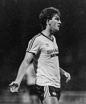 Nottingham Forest - Manchester United: Norman Whiteside of