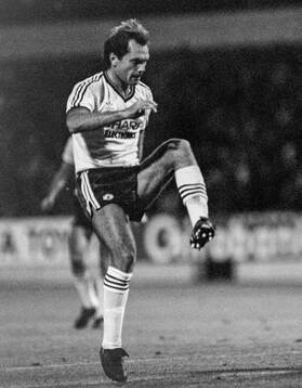 Nottingham Forest - Manchester United: Ray Wilkins of