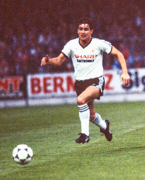 Nottingham Forest - Manchester United: Frank Stapleton of