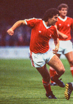 Nottingham Forest - Manchester United: John Robertson of