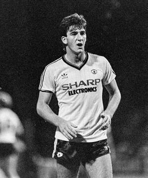 Nottingham Forest - Manchester United: Norman Whiteside of