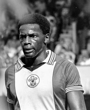 Southampton - Aston Villa: Southamptons Justin Fashanu