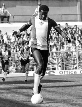 Southampton - Aston Villa: Southamptons Justin Fashanu