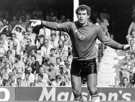 Southampton - Aston Villa: Southamptons goalkeeper Peter