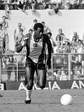 Southampton - Aston Villa: Southamptons Justin Fashanu